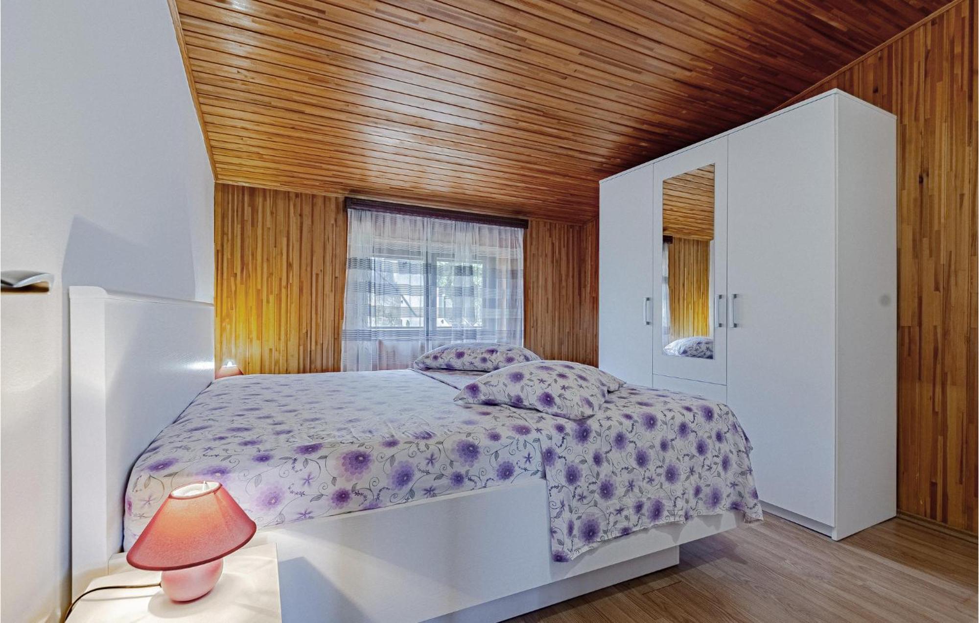 Beautiful Home In Prizba With Kitchen Eksteriør billede