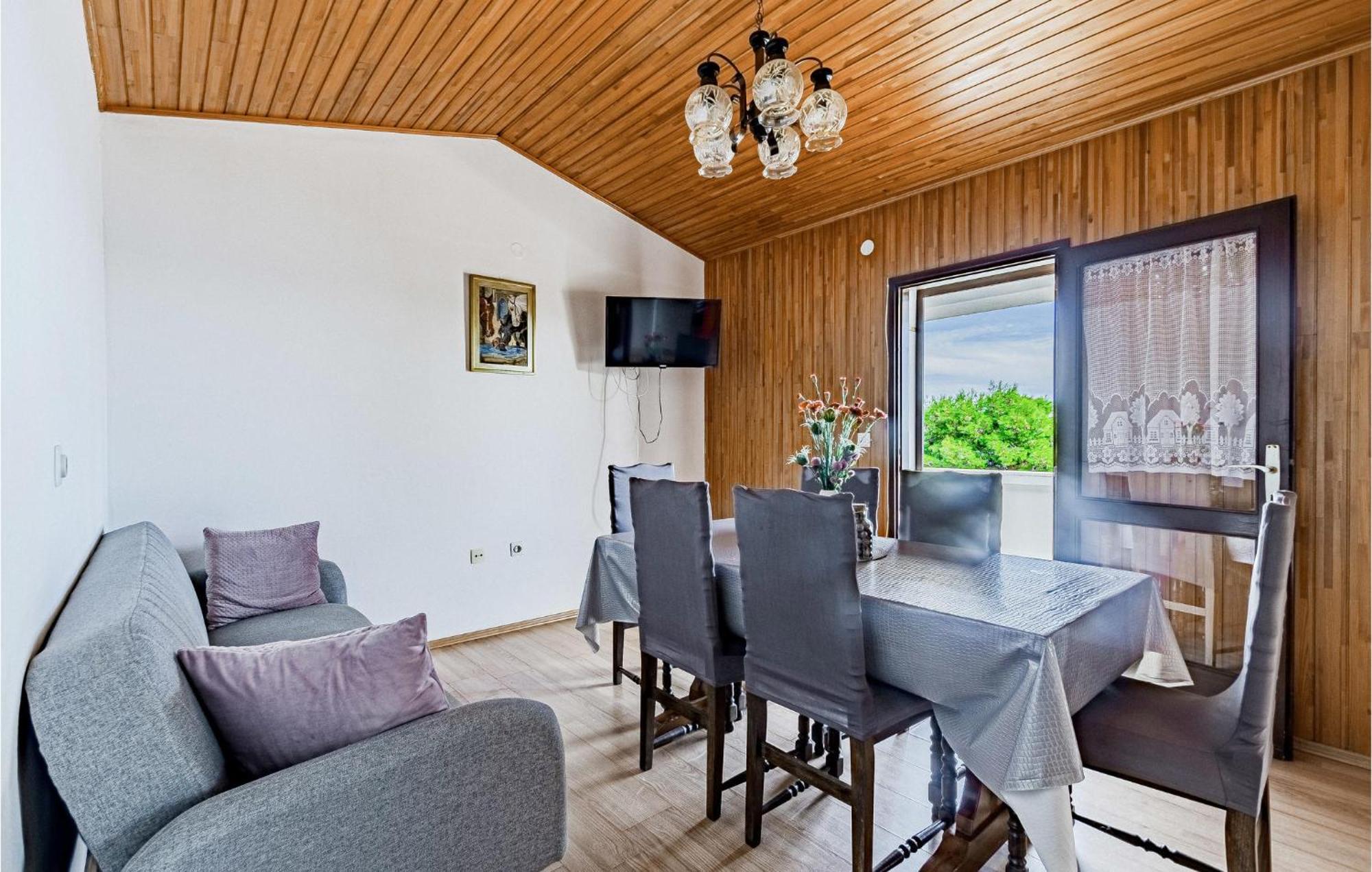Beautiful Home In Prizba With Kitchen Eksteriør billede