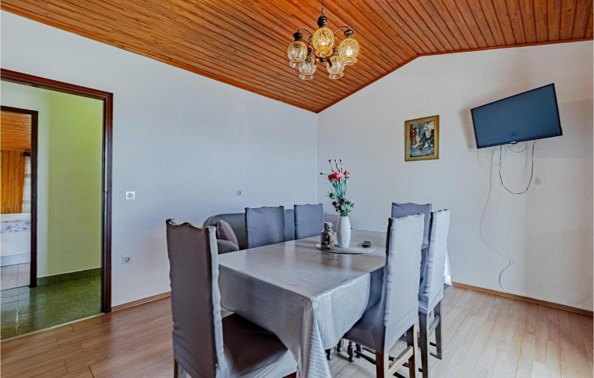 Beautiful Home In Prizba With Kitchen Eksteriør billede